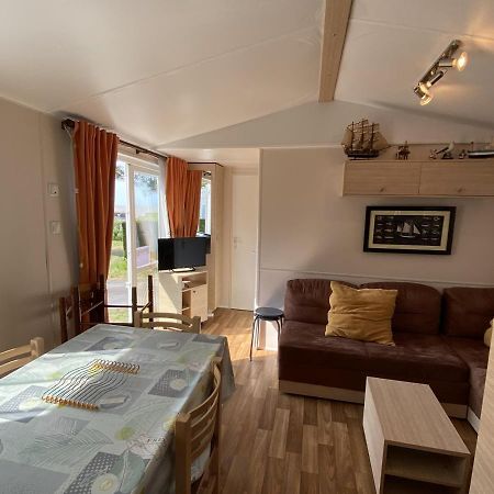 Mobil-Home A Fouras : Proche Plage, 2 Chambres, Tv, Plancha, Parking, Ideal Famille - Fr-1-709-58 Exterior foto