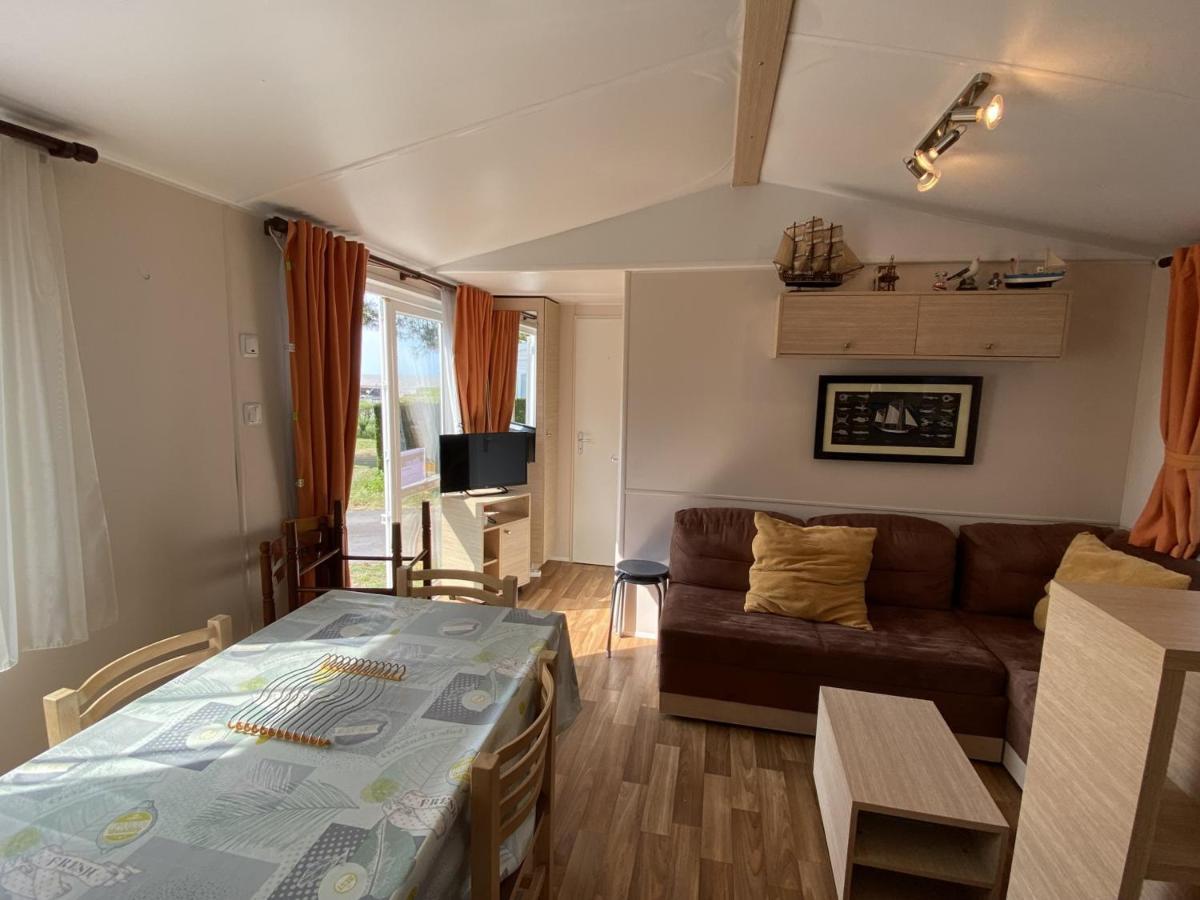 Mobil-Home A Fouras : Proche Plage, 2 Chambres, Tv, Plancha, Parking, Ideal Famille - Fr-1-709-58 Exterior foto