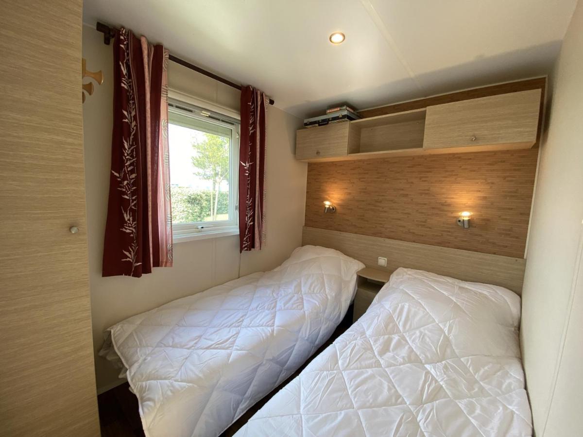 Mobil-Home A Fouras : Proche Plage, 2 Chambres, Tv, Plancha, Parking, Ideal Famille - Fr-1-709-58 Exterior foto