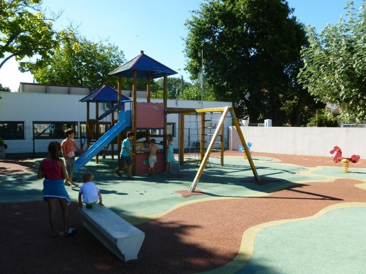 Mobil-Home A Fouras : Proche Plage, 2 Chambres, Tv, Plancha, Parking, Ideal Famille - Fr-1-709-58 Exterior foto