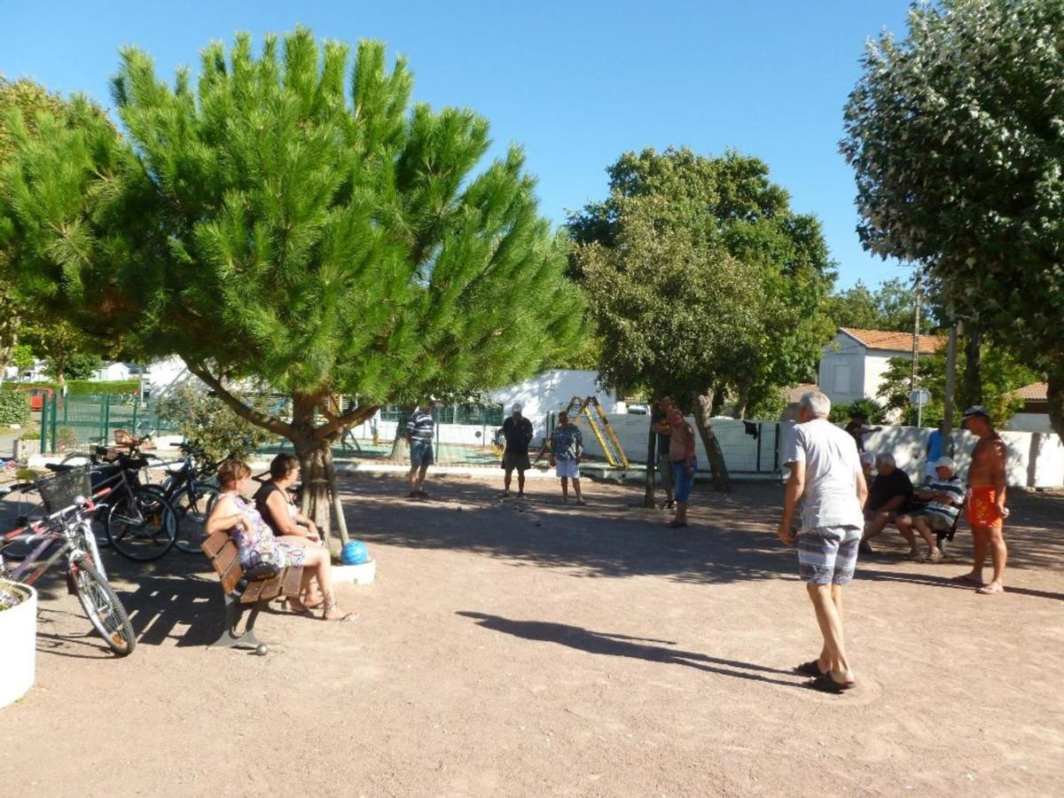 Mobil-Home A Fouras : Proche Plage, 2 Chambres, Tv, Plancha, Parking, Ideal Famille - Fr-1-709-58 Exterior foto